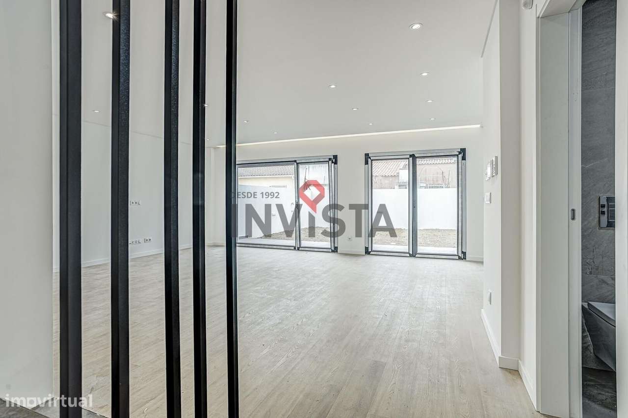 Moradia nova com 3 suites e com arquitectura moderna-14