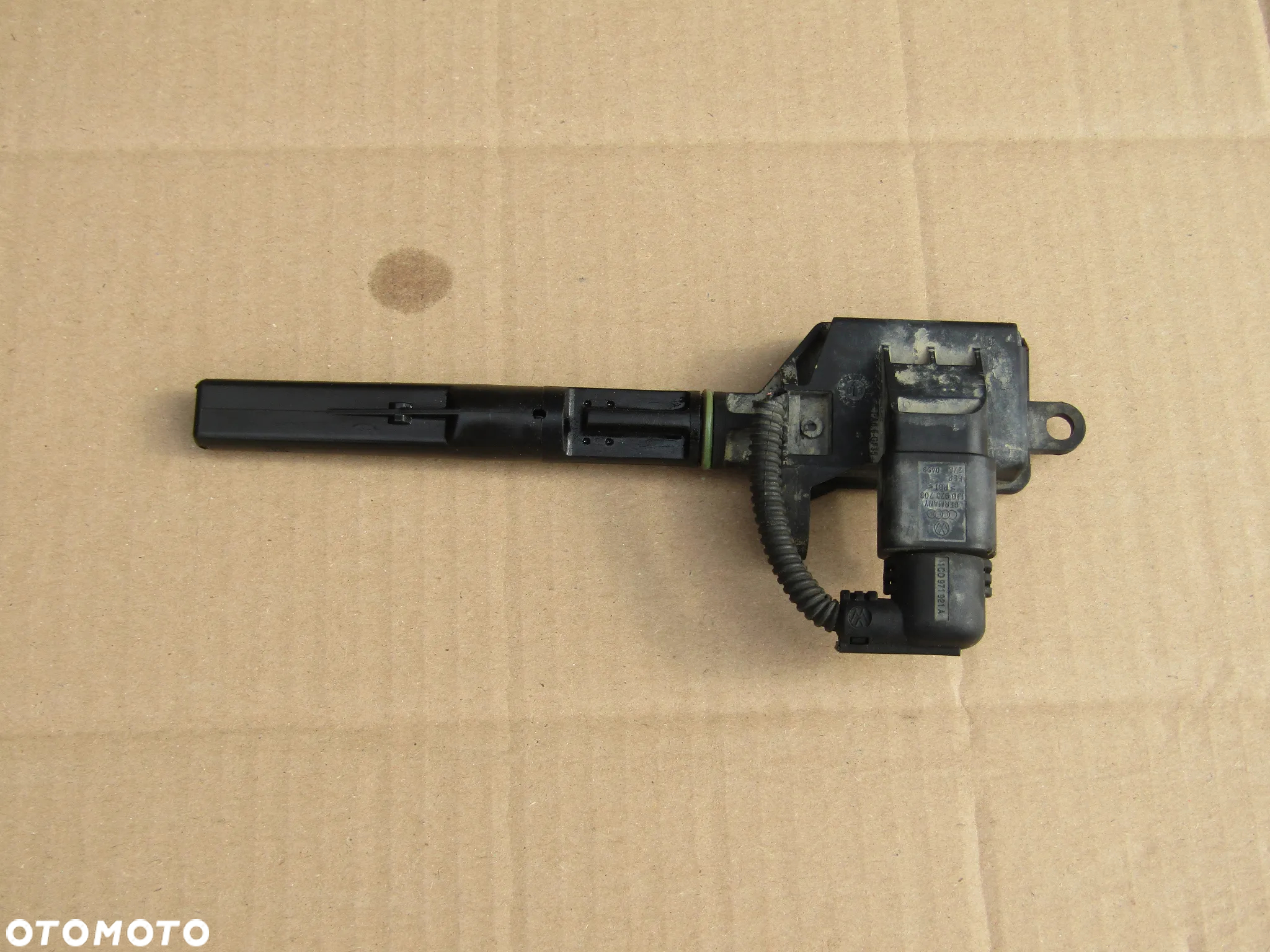 CZUJNIK POZIOMU OLEJU VW,SKODA,SEAT 1.2 12V 045907660D - 2