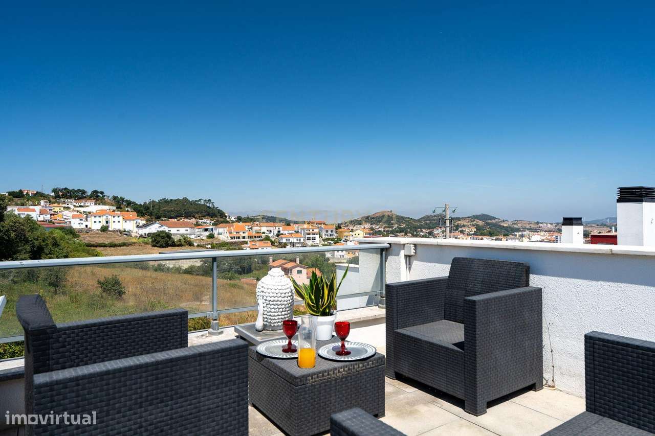 ** Moderna Moradia T4 c/ piscina e rooftop no condomínio privado "Vill-58
