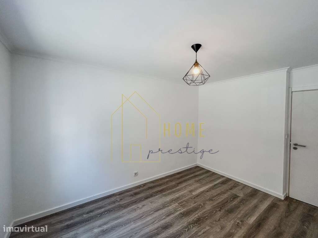 Fantástico Apartamento T2 Remodelado no Monte da Caparica-21