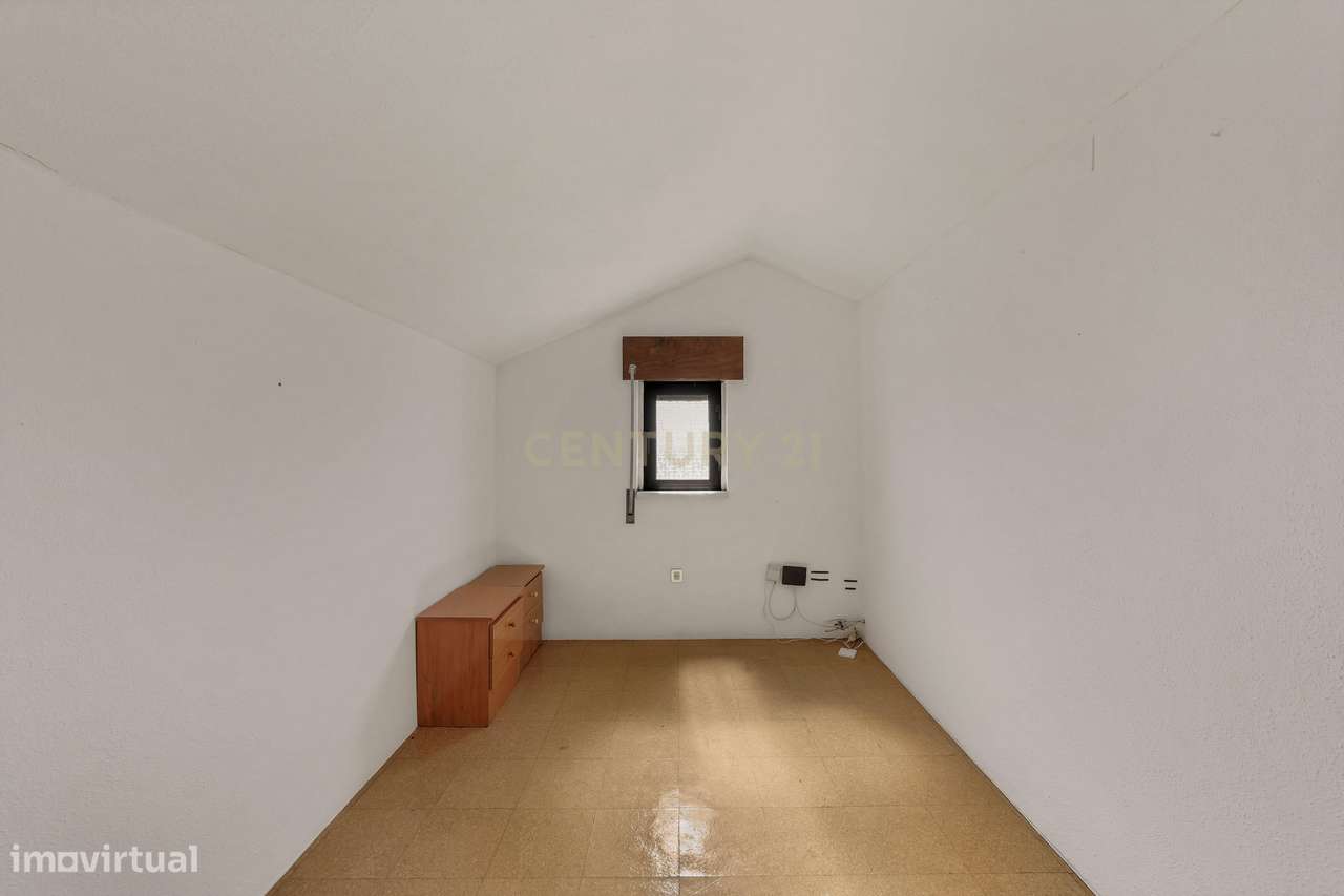 MORADIA T5 COM GARAGEM E PISCINA, 327 M² DE TERRENO PARA USUFRUIR-52