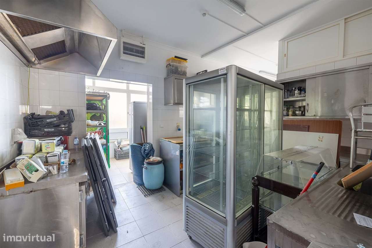 FANTÁSTICO ESPAÇO COMERCIAL VERSÁTIL  PARA VENDA EM LAGOS - Grande imagem: 5/17