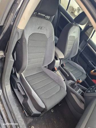 Dezmembram Vw Golf 5, Diesel BKD, 140 cp, cutie manuala 6 viteze, scaune R-Line - 8