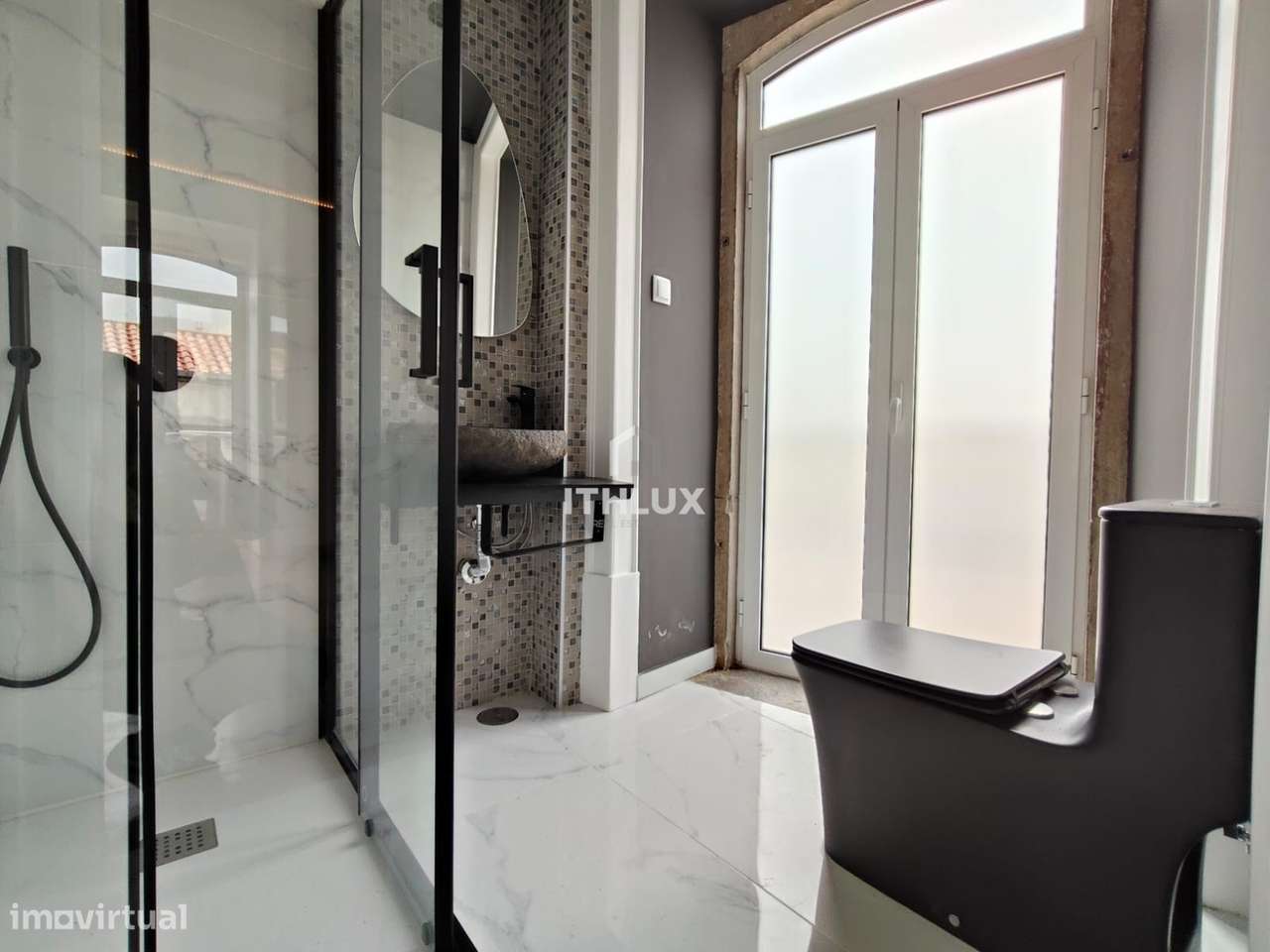 Elegante Casa de 4/5 Quartos na Praça Principal de São Brás de Alporte - Grande imagem: 4/23