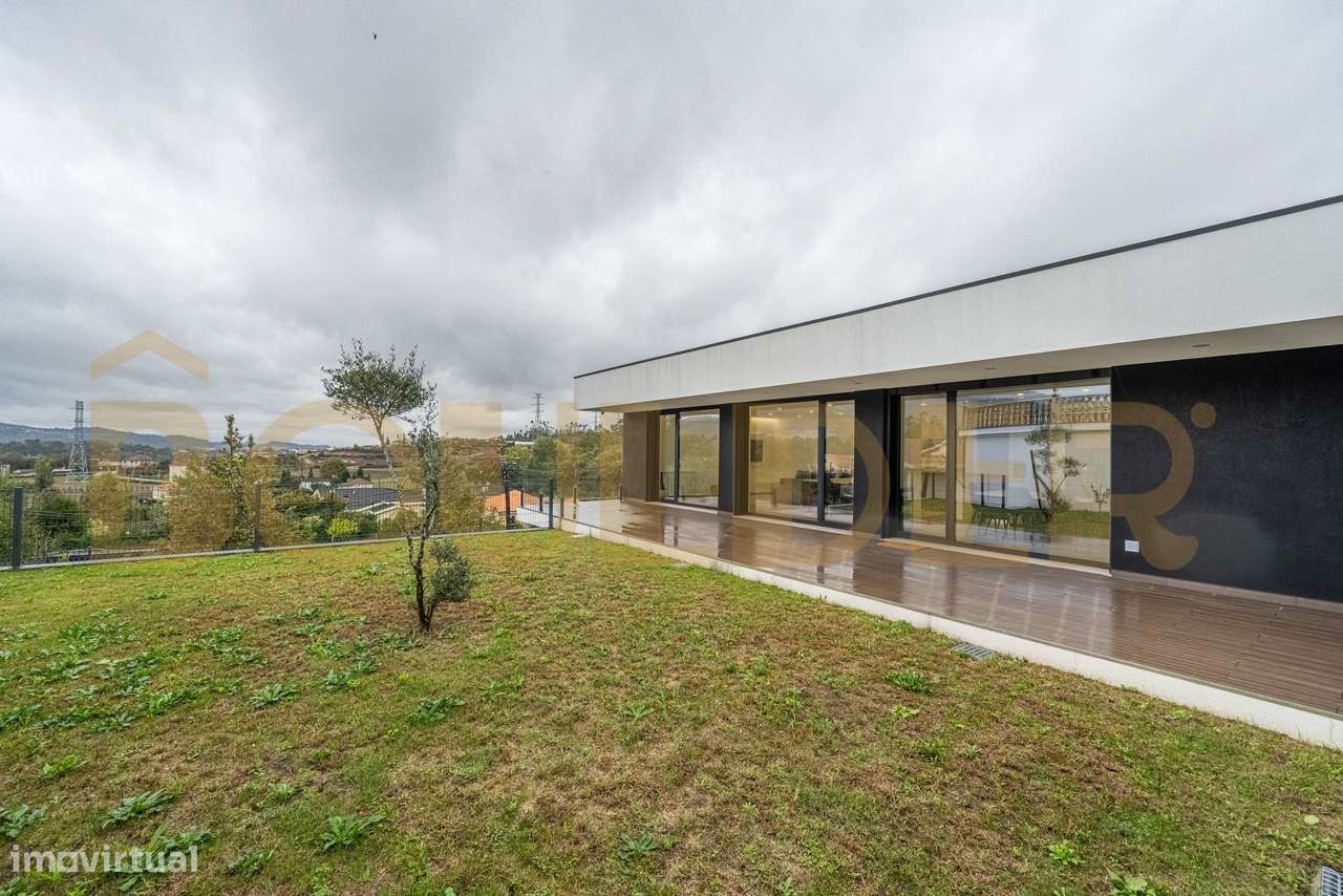 Moradia T4 de Arquitetura Moderna-17