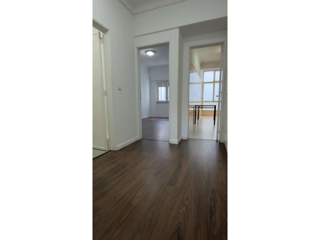 T2 semiequipado c/ elevador nas Portas de Benfica - Grande imagem: 5/15