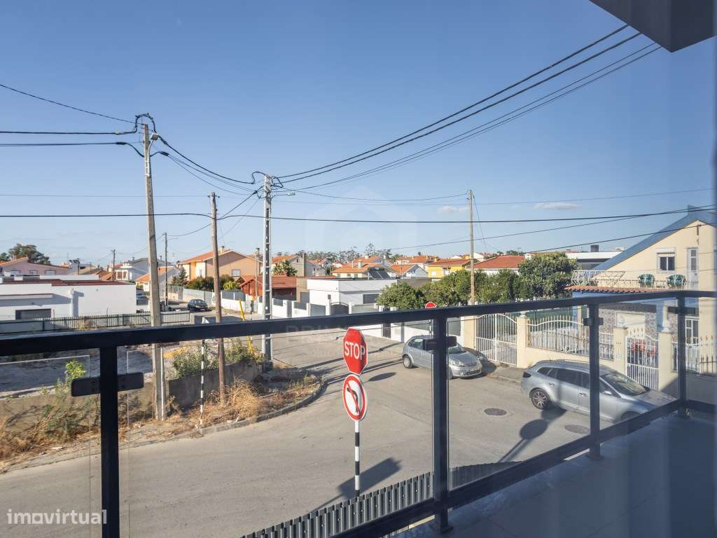 Moradia Isolada T4 com Piscina, Garagem e Acabamentos Premium-39