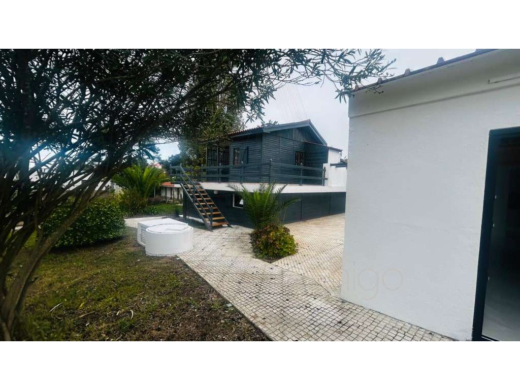 Moradia Isolada T3 em lote de 667m2 em Lagoa de Albufeira, Sesimbra-5