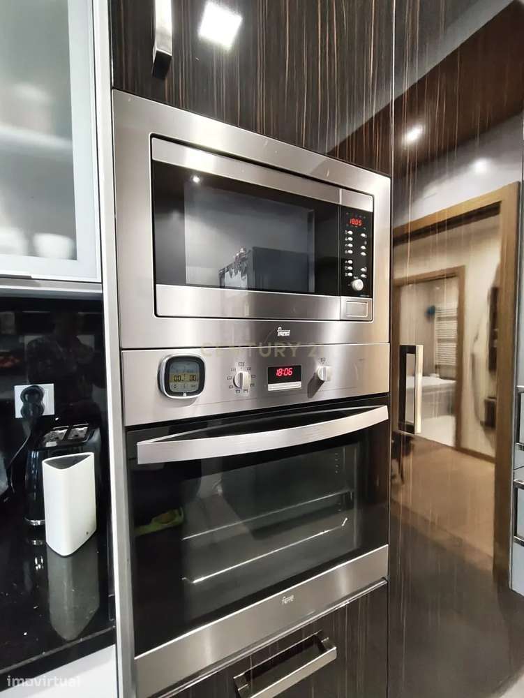 T3+1 com aproveitamento de sótão, 2 lugares de garagem e Churrasqueira - Grande imagem: 5/34