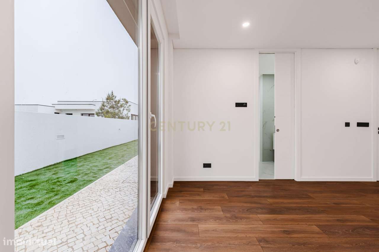 Moradia T3 Nova com Piscina em Palmela - Urbanização calma junto à A33-28