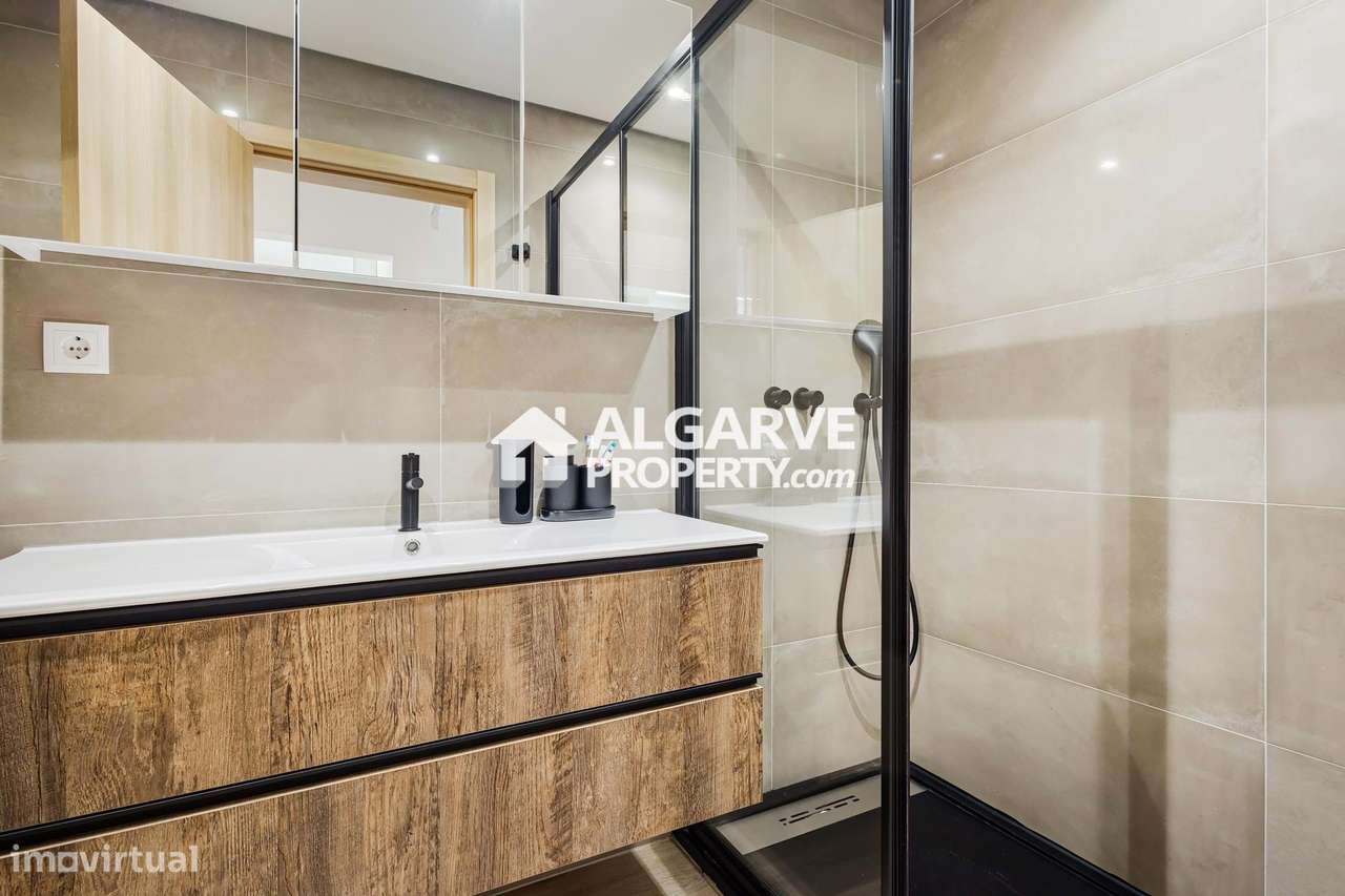 Moradia moderna V6 em condomínio com piscina. Perto de Vilamoura e pra-28