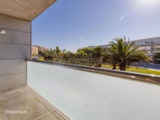 Apartamento T4 totalmente remodelado, com garagem e vista mar, em V... - Grande imagem: 2/31