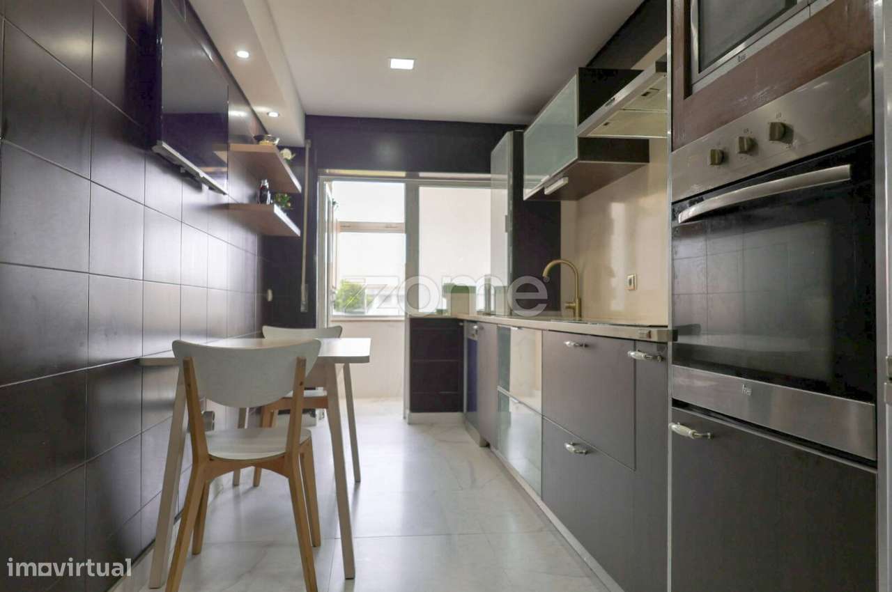 Apartamento T2 renovado localizado no centro da Póvoa de Varzim-5