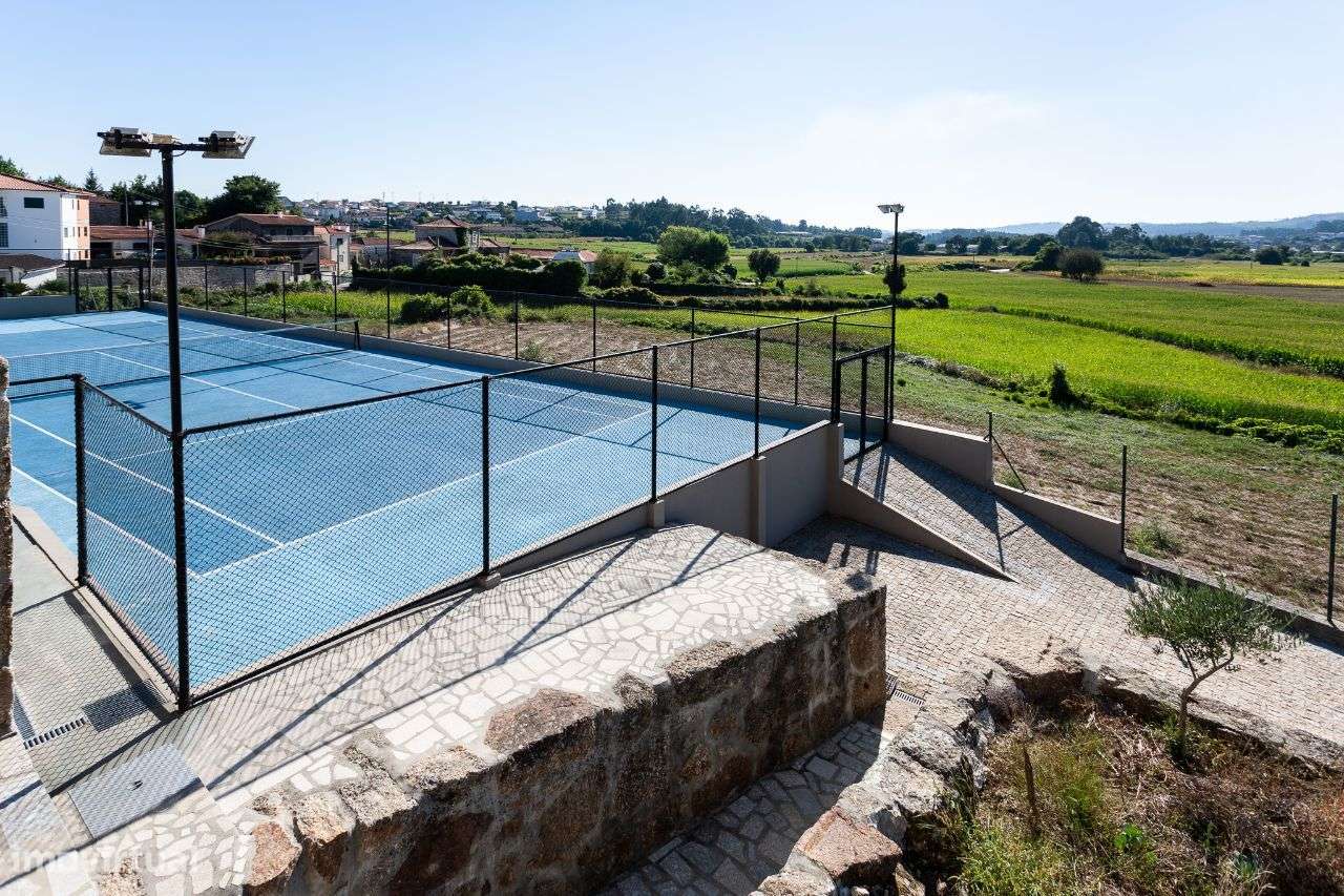 Moradia com Piscina e Campo de Ténis-22