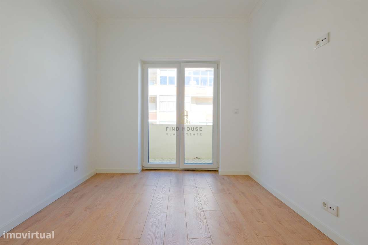 Apartamento T2 totalmente remodelado no centro de Almada-20