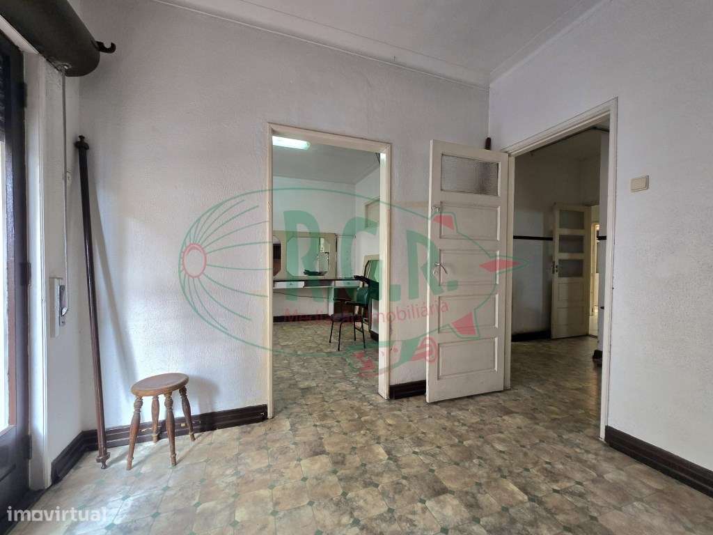 INVESTIMENTO - T5 Entrada Independente | Garagem | Peq. Quintal | C...-7