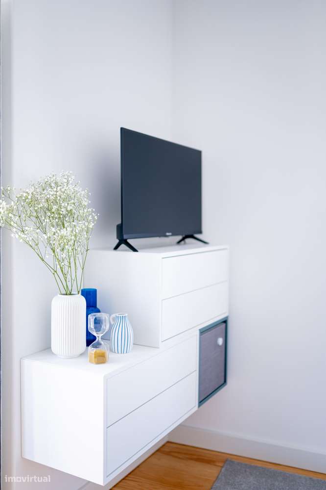 Apartamento T2 à venda no Largo Conde-Barão-27