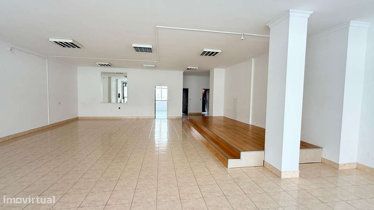 Loja com 135m2 em Ermesinde-11