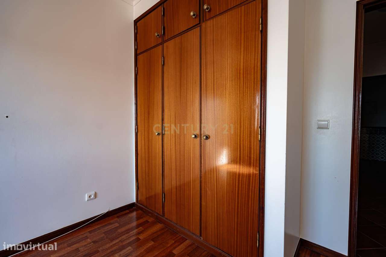 Apartamento T3 com elevador e garagem no centro da Lousã-4