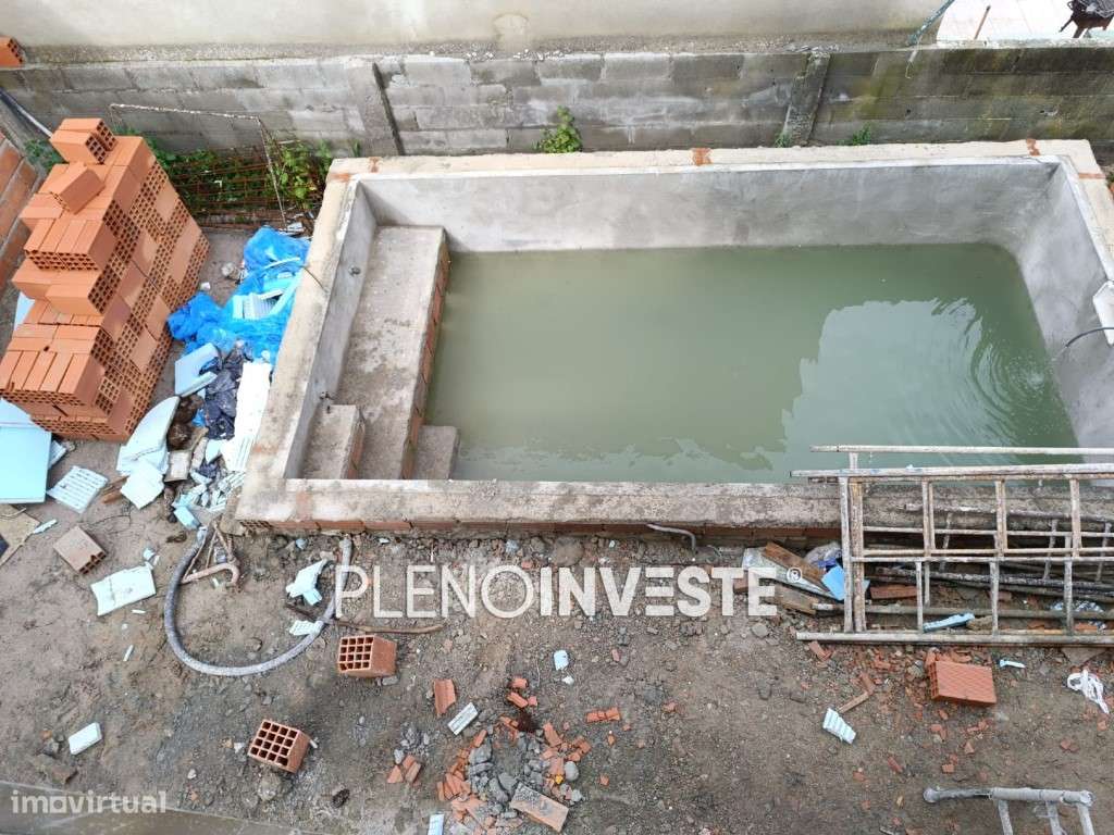 Moradia nova com piscina em Fernão Ferro-7