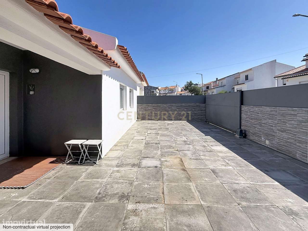 Moradia T3 Térrea Renovada à Venda na Nazaré | Quintal | Suite | Pront-40