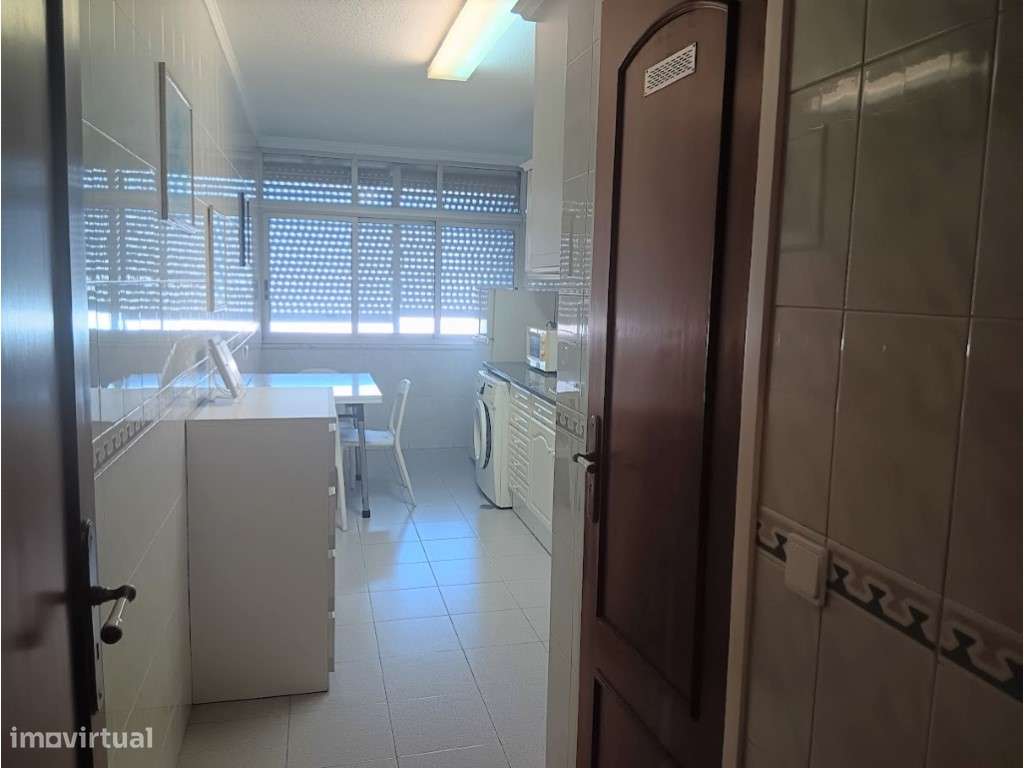 T2 Mobilado para Arrendar junto ao Metro - Grande imagem: 3/13