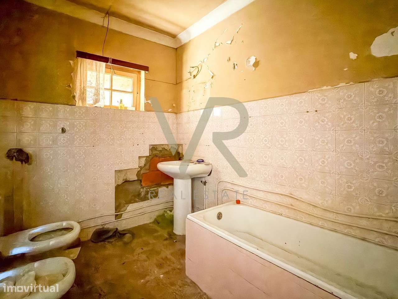 Moradia com Grande Potencial de Remodelação | Possibilidade de T5 |-14