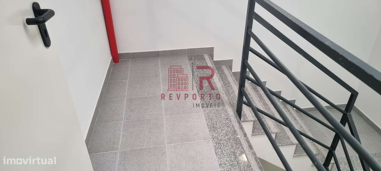 Apartamento T2, Novo, com suite e garagem dupla-19