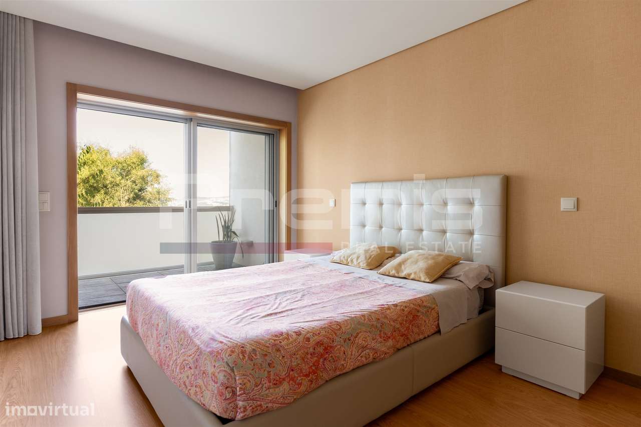 Moradia T5, com jardim e garagem para 4 carros, em Vila Nova de Gaia-18