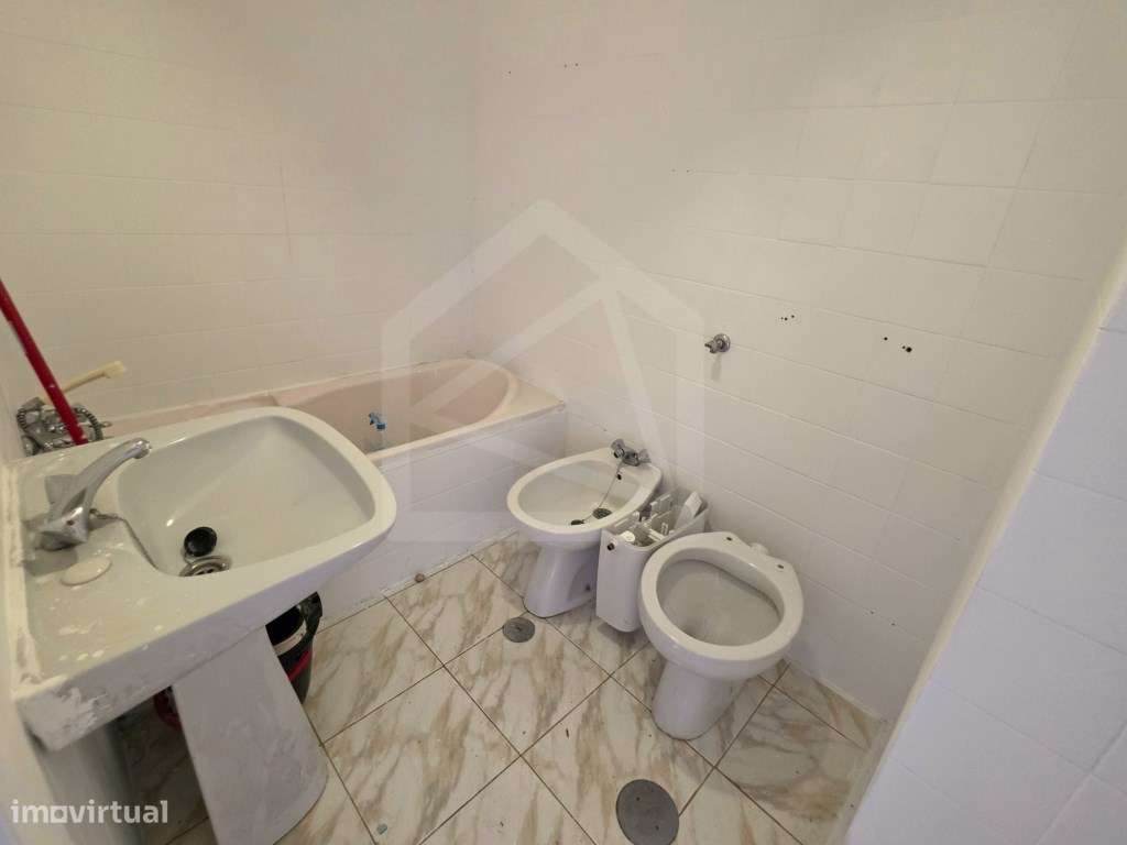 Apartamento T2 Renovado em São João da Madeira-6