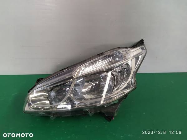 LAMPA LEWY PRZÓD PEUGEOT 208 16R 9802221880 - 1