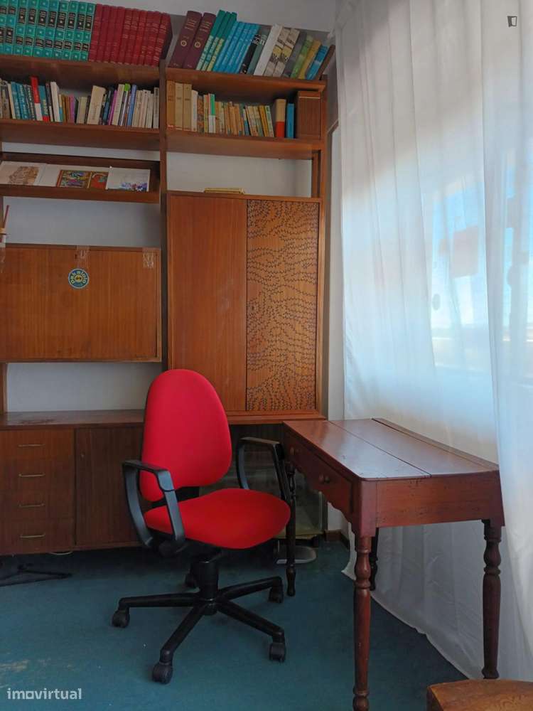 Quarto - localizado em Roma-Areeiro Lisbon - Grande imagem: 3/5