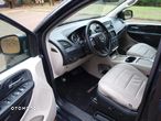 Chrysler Town & Country - 16