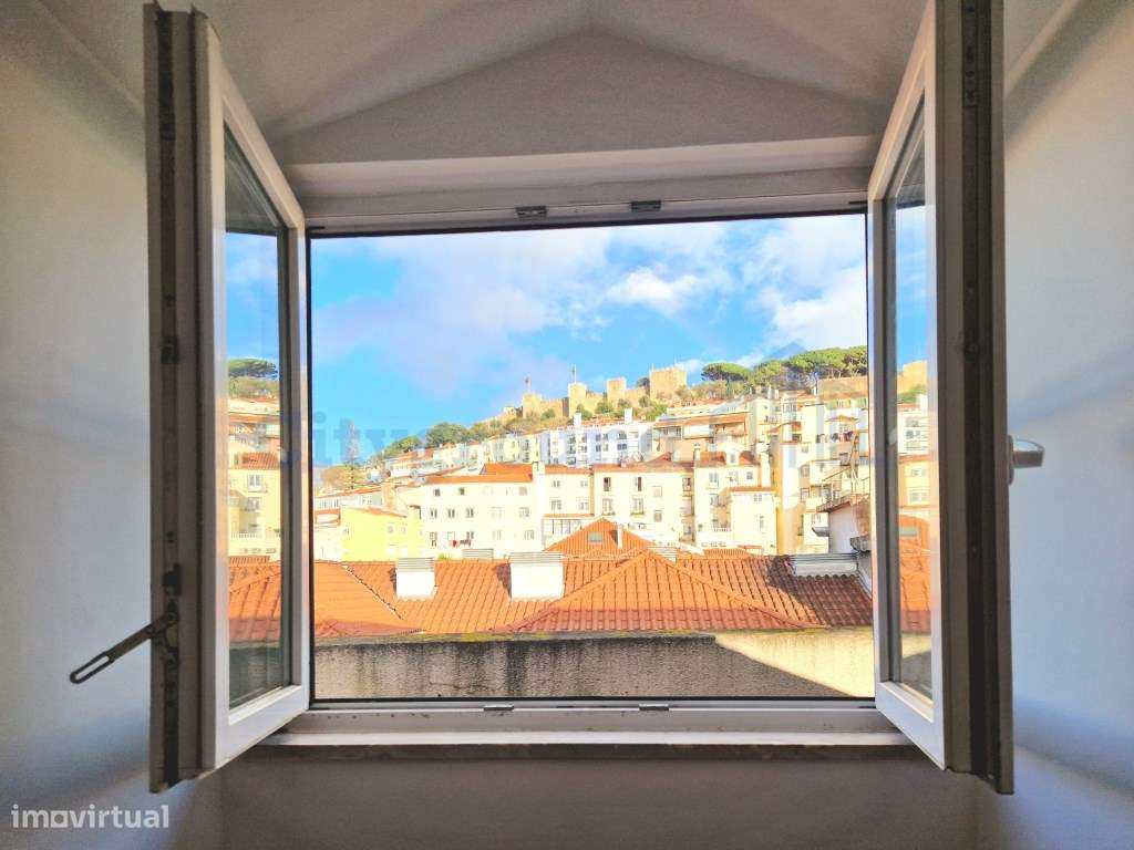 Apartamento T3 na Rua dos Fanqueiros, com vista para o Castelo de S...-21