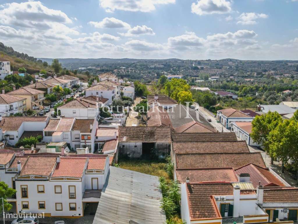 Edifício industrial na zona histórica de Montemor-o-Novo-11