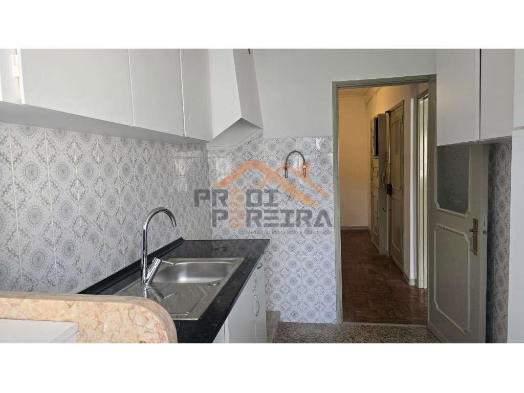 Apartamento T3, situado nas Patameiras, Odivelas. - Grande imagem: 2/26