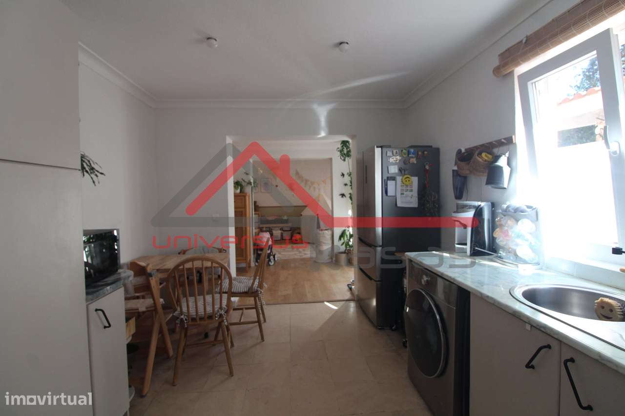 Moradia em Banda V4 com Jardim e Estacionamento na Quinta do Anjo-10