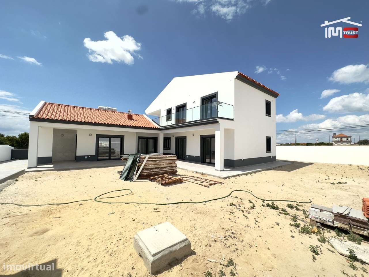 Incrível Moradia T4+1 - Com 601M2 de Terreno-37