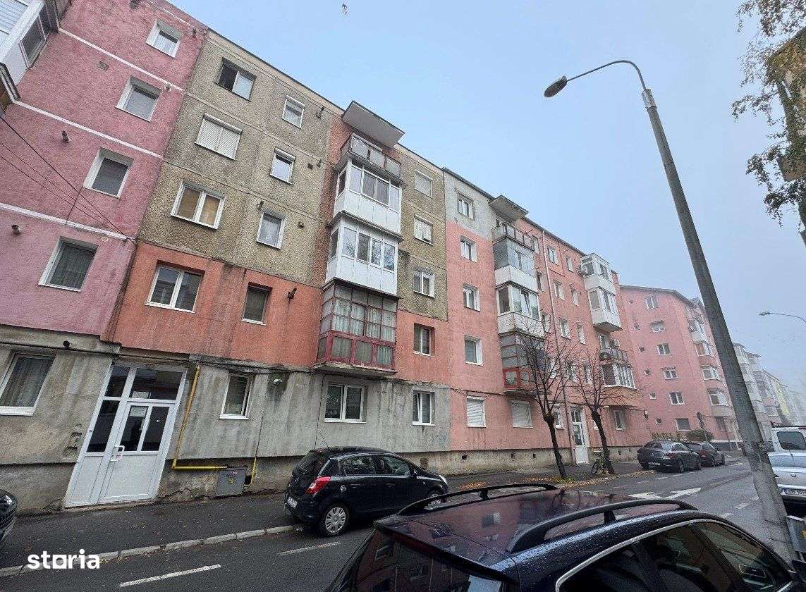 Sibiu, Zona Vasile Aron Apartament-3 camere 58 mp utili, etaj 2/4-0