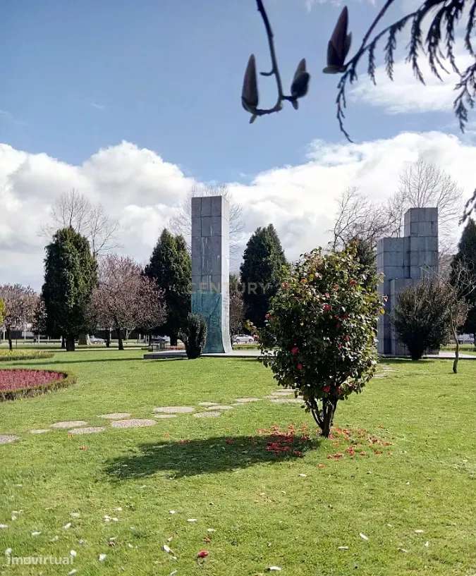 Apartamento T1+2 com jardim junto a praça velasques - Grande imagem: 4/24