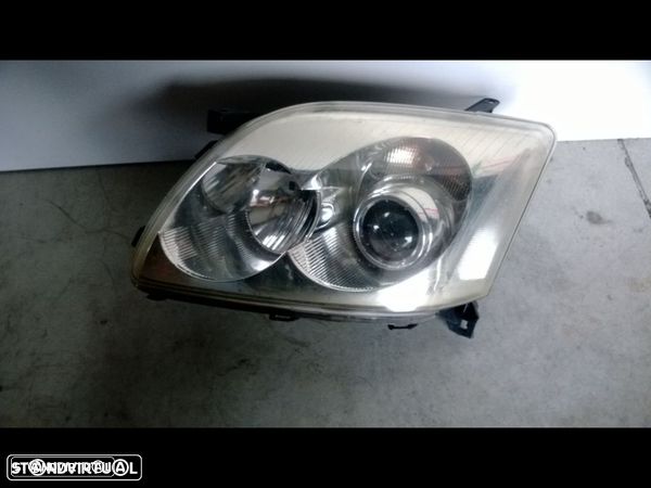 Farol Toyota Avensis 2005 - 1