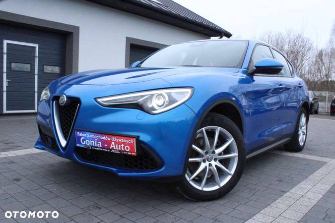 Alfa Romeo Stelvio - 1