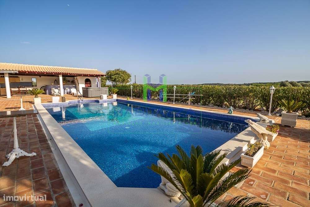 Fantástica Moradia Térrea T3+1, com piscina, grande jardim, e garagem,-7
