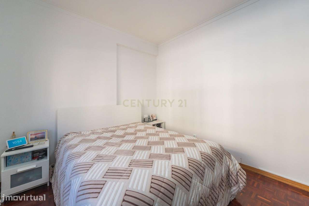 Apartamento T2 em bom estado, parcialmente remodelado-25