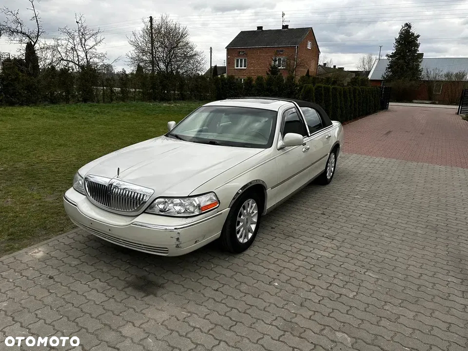 Lincoln Town Car - 14