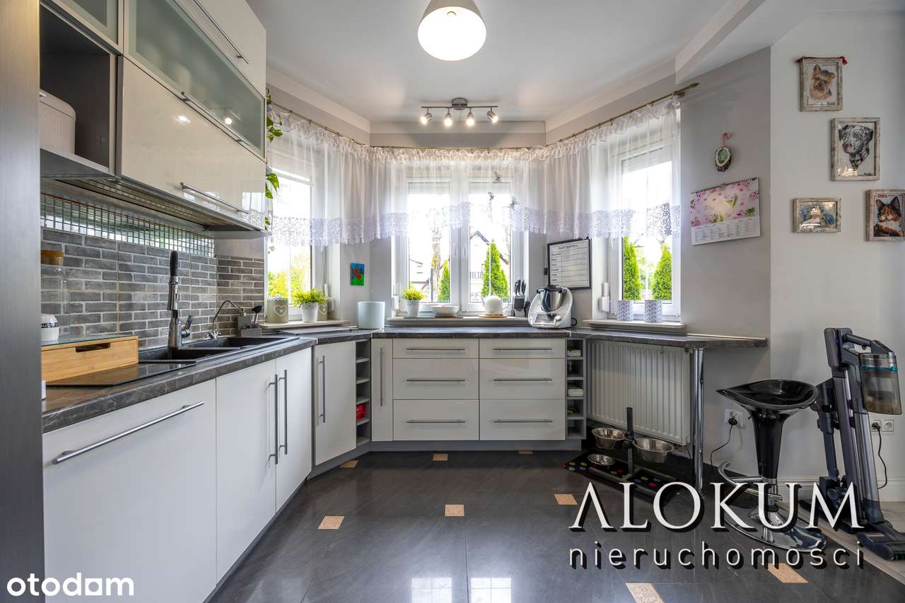 Komfortowy i jasny dom w pobliżu ścisłego centrum Gdowa.-5