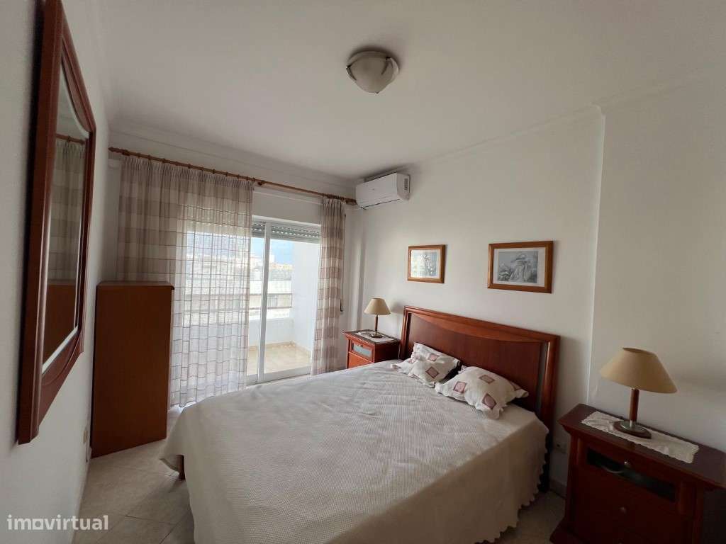 Apartamento T2 amplo com vista mar, a apenas 2 minutos da praia e 5...-8