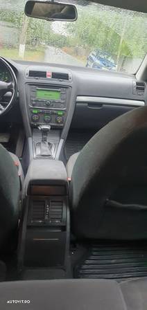 Skoda Octavia Combi 2.0 TDI Ambiente DSG - 4