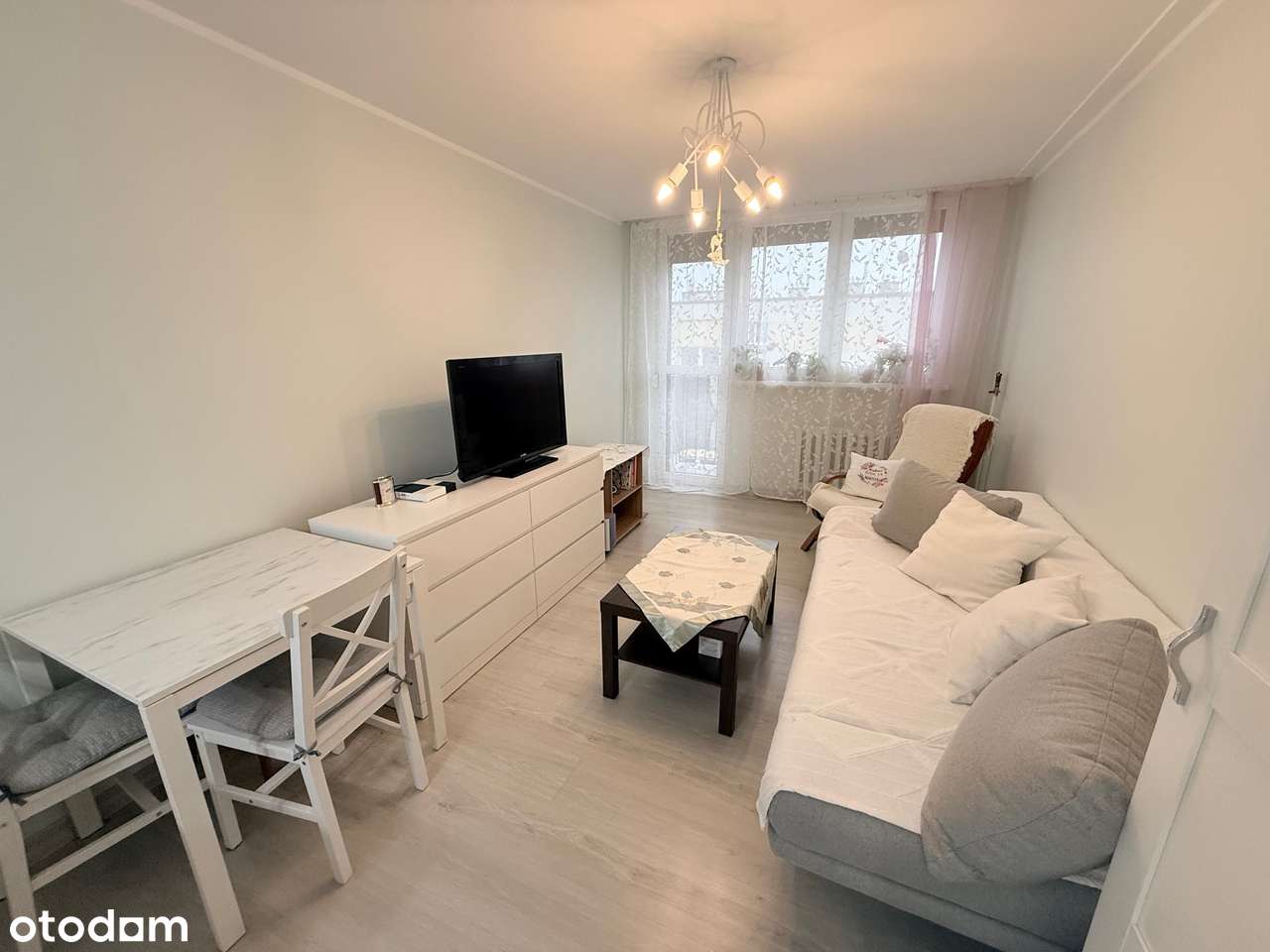 Leszno Sikorskiego - 37m2, balkon, umeblowane-0