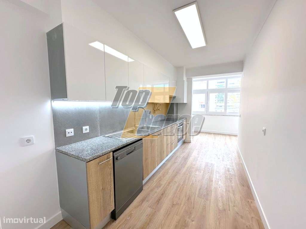 Apartamento T3 Estrada da Luz com parqueamento e arrecadação-3